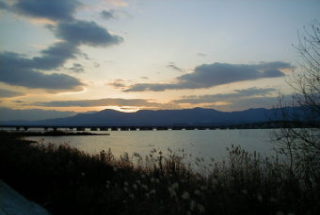 美しい琵琶湖の夕暮れ