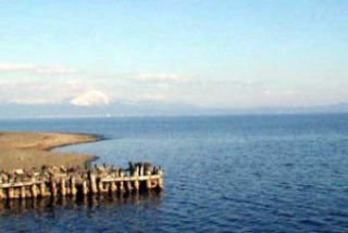 晴天に恵まれた冬の湖北